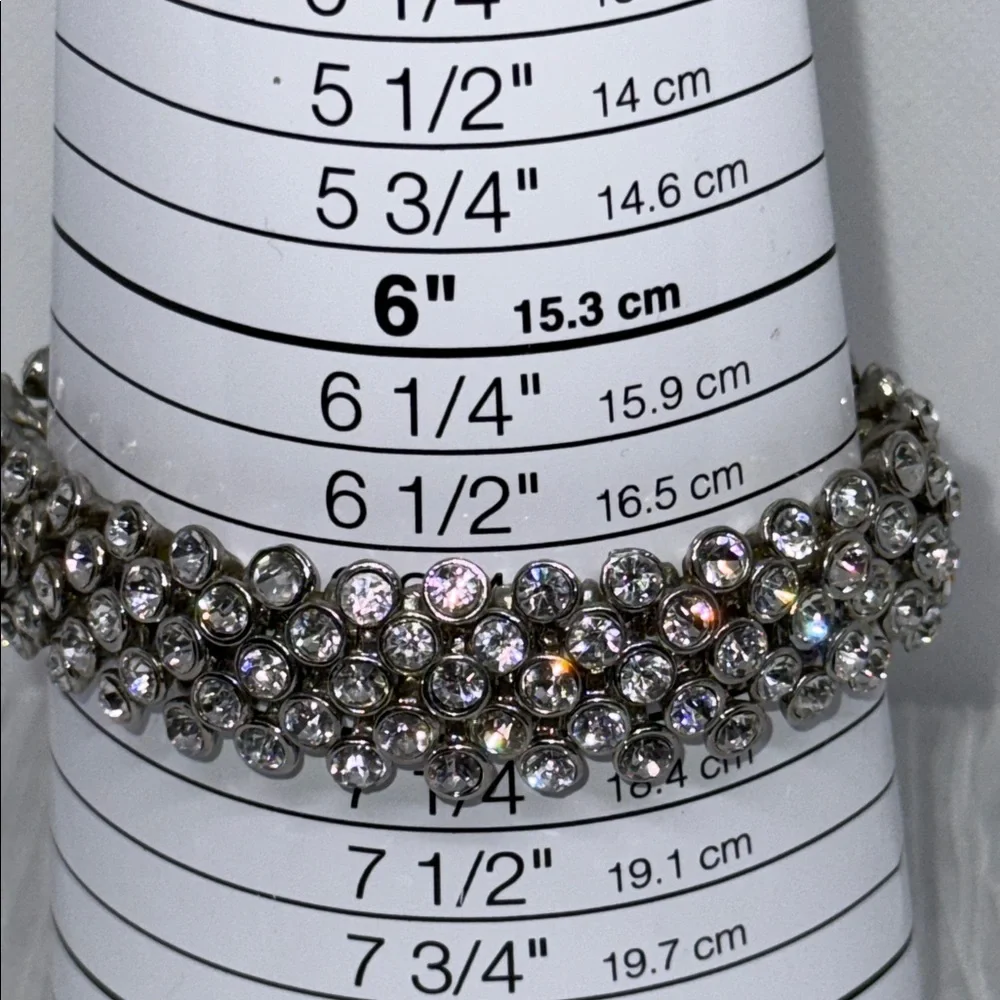 Elegant Silver tone bezel set rhinestone stretch Bracelet so pretty